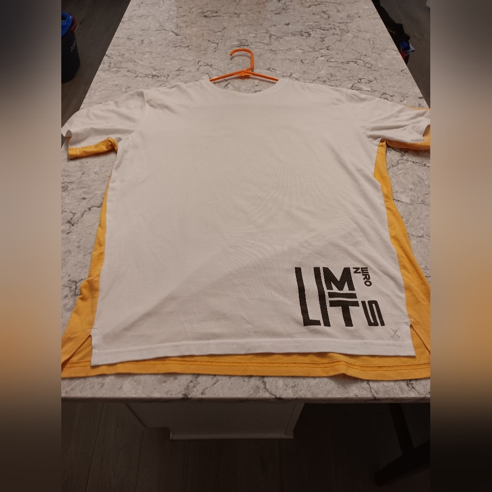 Xersion boy's t shirt white front yellow back boy's xl 18/20 👕